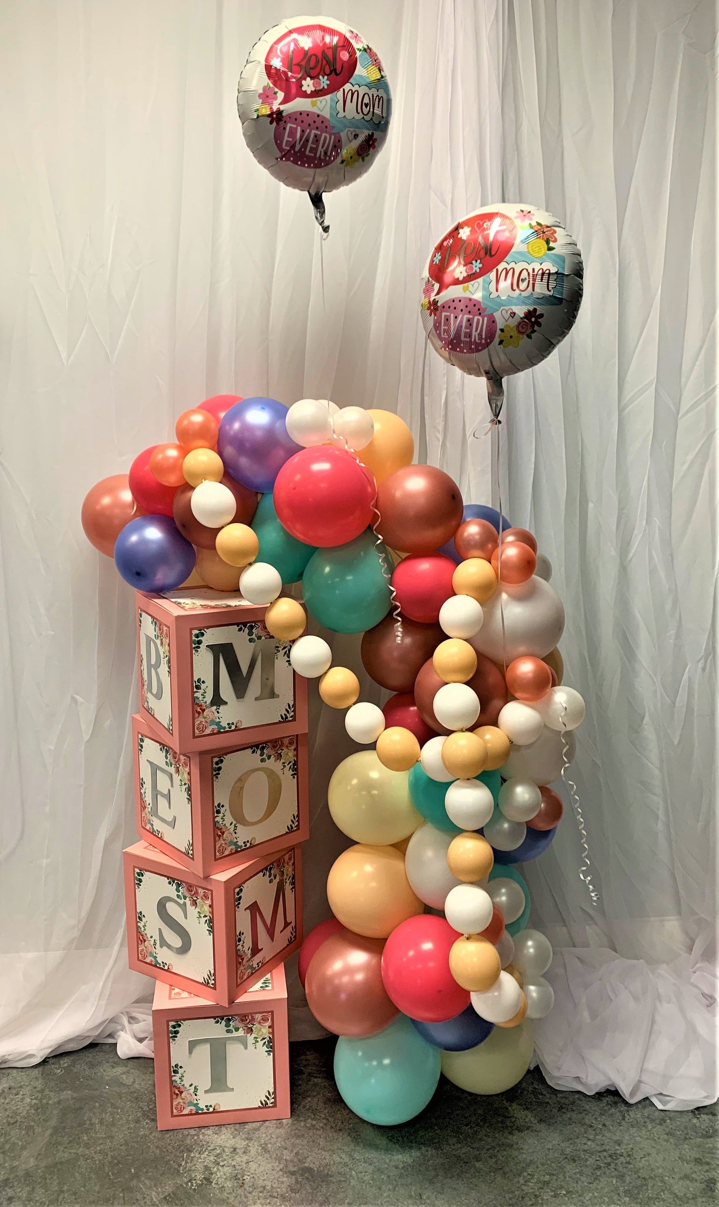 mothers day balloon arrangement with best mom boxes